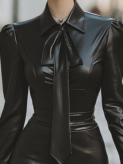 Lola - Abito a tubino in ecopelle nera scolpita